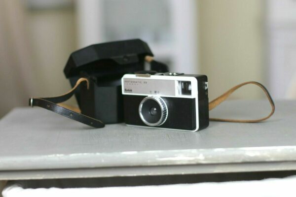 Kamera Kodak Instamatic 33 Tragetasche Analog Vintage Antik 60er Fotoapparat