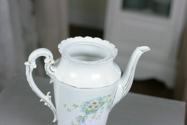 Kanne Kaffeekanne Kaffeeservice Porzellan Tee weiß creme antik sehr alt Blumen