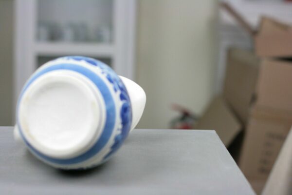 Keramik Krug Vase Saftkrug weiss blau im Stil „Delfter Blau“ Handbemalt Holland